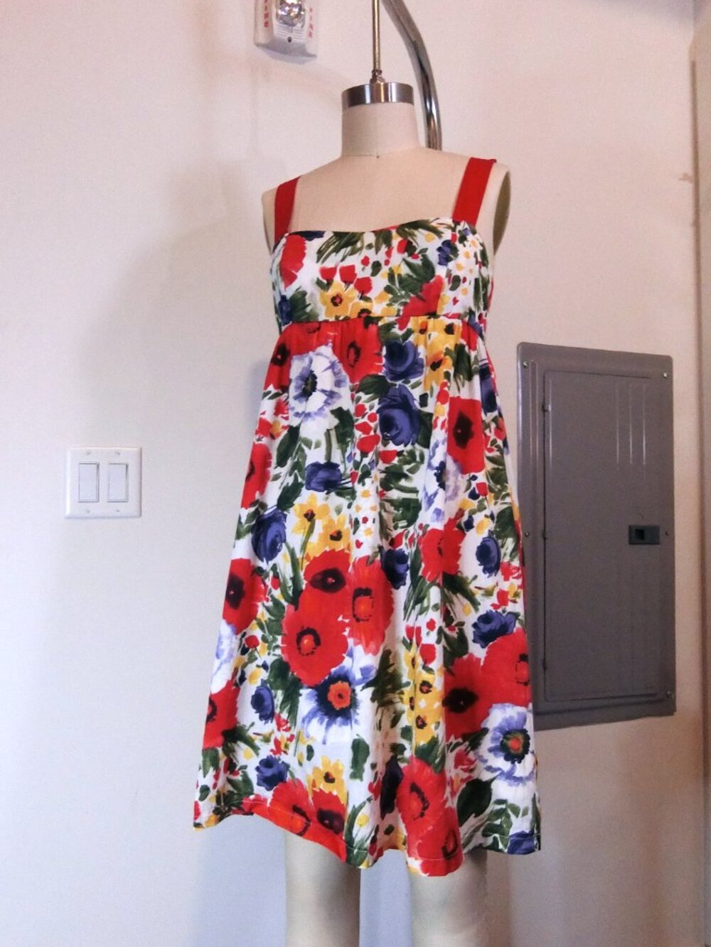 Stunning Floral Dress; bold red straps ,, ❤️🌹🌺